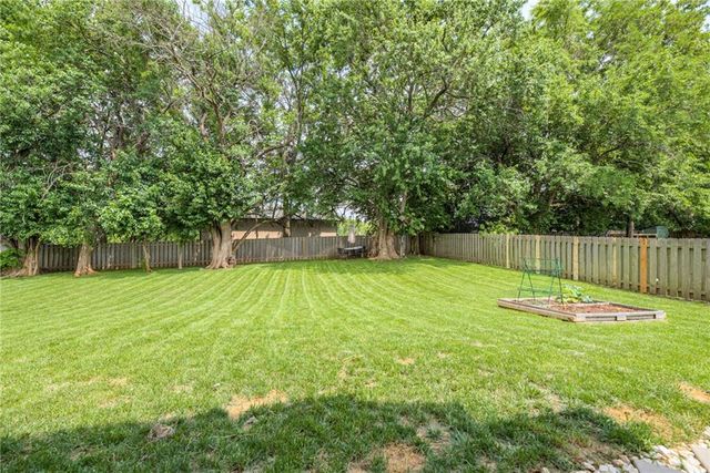 529 NE Legacy View Drive, Lee's Summit, MO 64086