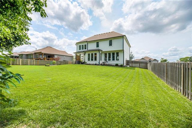 529 NE Legacy View Drive, Lee's Summit, MO 64086