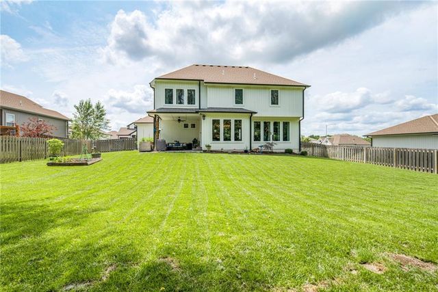 529 NE Legacy View Drive, Lee's Summit, MO 64086
