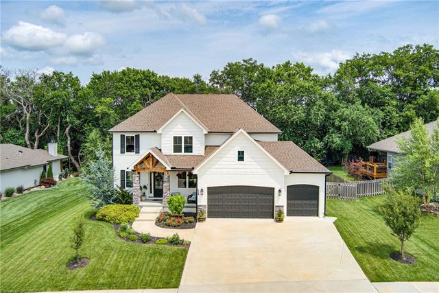 529 NE Legacy View Drive, Lee's Summit, MO 64086