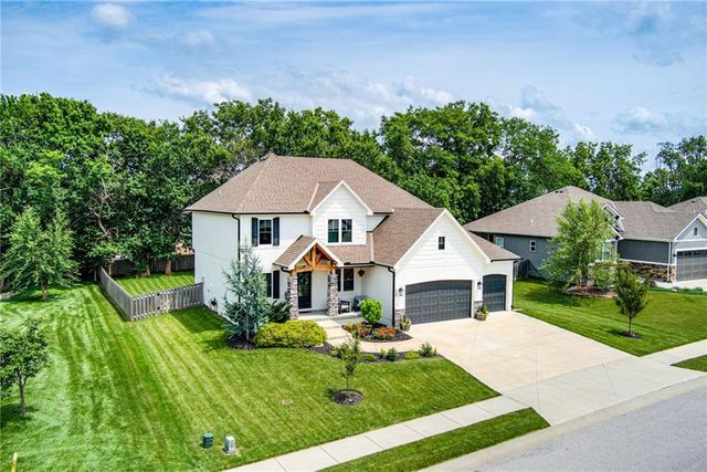 529 NE Legacy View Drive, Lee's Summit, MO 64086