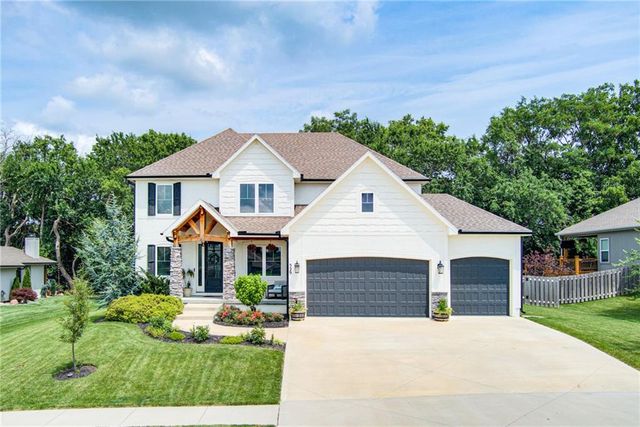 529 NE Legacy View Drive, Lee's Summit, MO 64086