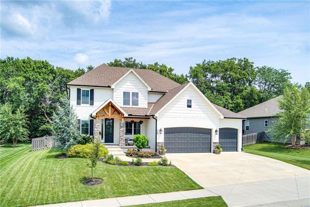 529 NE Legacy View Drive, Lee's Summit, MO 64086