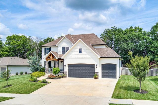 529 NE Legacy View Drive, Lee's Summit, MO 64086