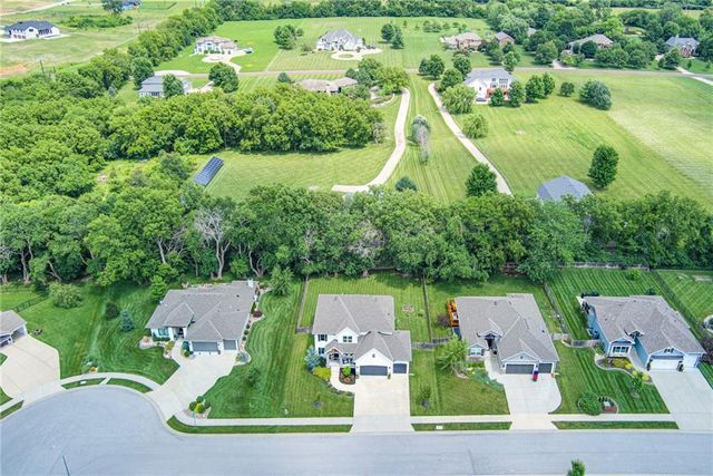 529 NE Legacy View Drive, Lee's Summit, MO 64086
