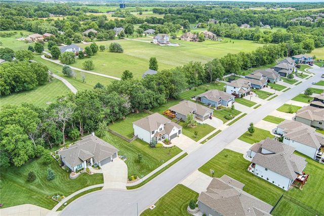 529 NE Legacy View Drive, Lee's Summit, MO 64086