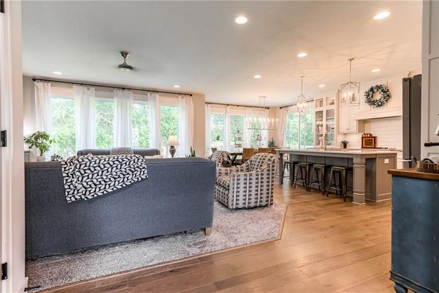 529 NE Legacy View Drive, Lee's Summit, MO 64086