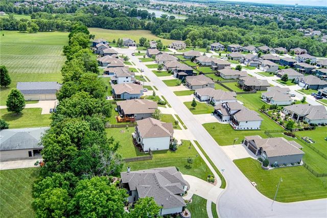 529 NE Legacy View Drive, Lee's Summit, MO 64086