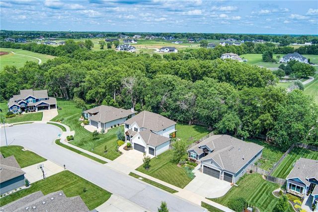529 NE Legacy View Drive, Lee's Summit, MO 64086