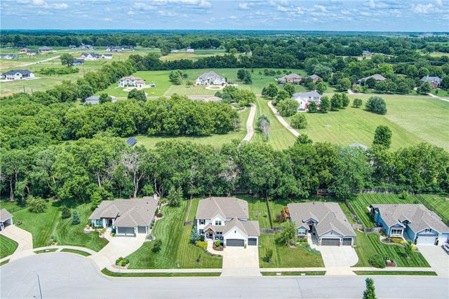 529 NE Legacy View Drive, Lee's Summit, MO 64086