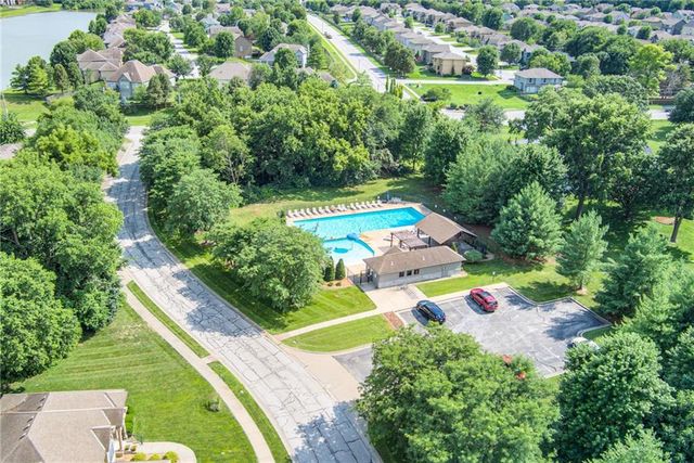 529 NE Legacy View Drive, Lee's Summit, MO 64086