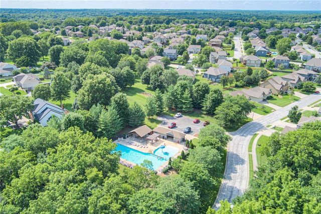 529 NE Legacy View Drive, Lee's Summit, MO 64086