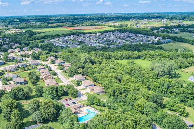 529 NE Legacy View Drive, Lee's Summit, MO 64086