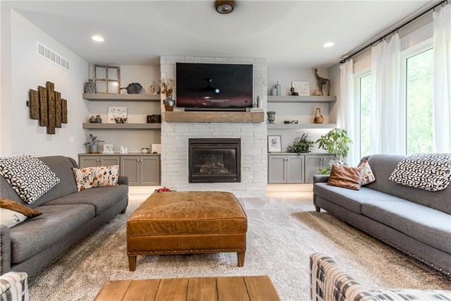 529 NE Legacy View Drive, Lee's Summit, MO 64086