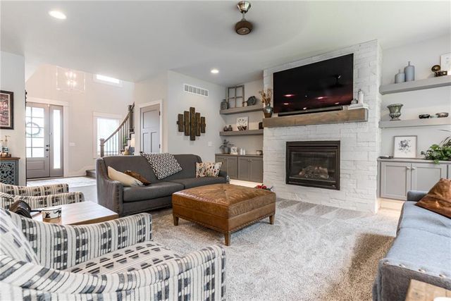 529 NE Legacy View Drive, Lee's Summit, MO 64086