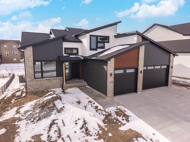 5303 Finlen Lane, Bloomington, IL 61705