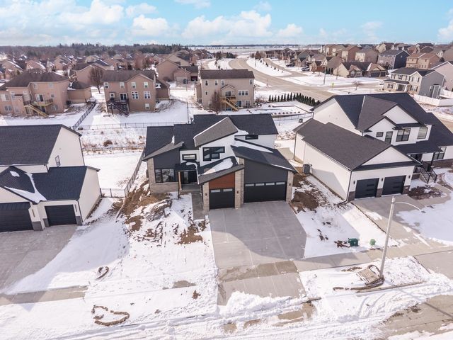 5303 Finlen Lane, Bloomington, IL 61705