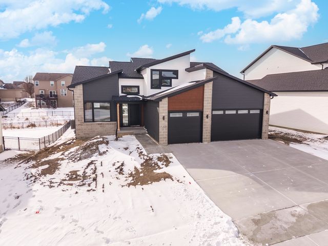 5303 Finlen Lane, Bloomington, IL 61705