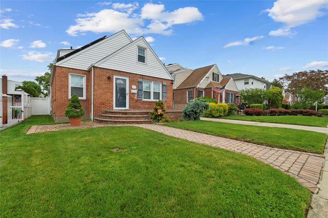 678 Margaret Street, Franklin Square, NY 11010