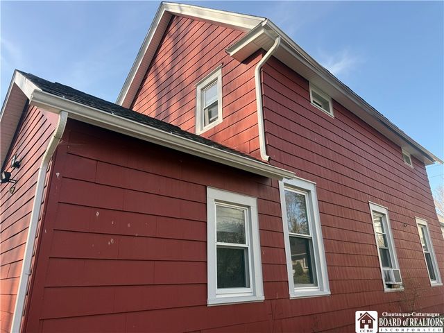 13 Burgess Street, Hanover, NY 14136