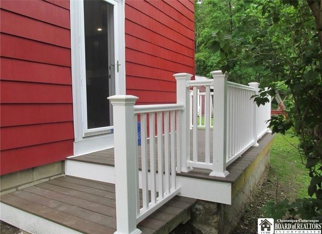 13 Burgess Street, Hanover, NY 14136