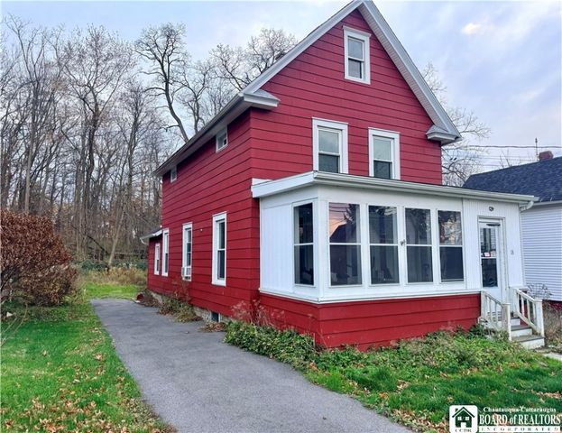 13 Burgess Street, Hanover, NY 14136