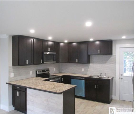 13 Burgess Street, Hanover, NY 14136