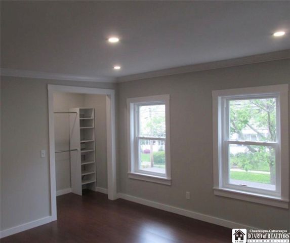 13 Burgess Street, Hanover, NY 14136