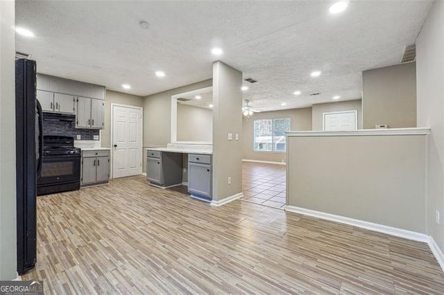 8227 ENGLEWOOD Trail, Riverdale, GA 30274