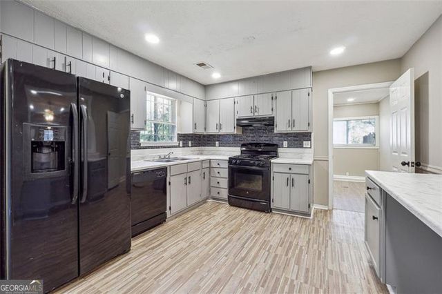 8227 ENGLEWOOD Trail, Riverdale, GA 30274