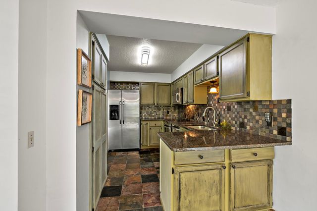 2890 Castleford Court, Woodbury, MN 55125