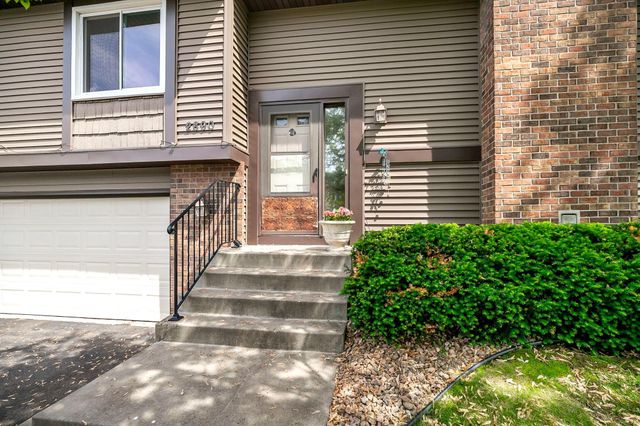 2890 Castleford Court, Woodbury, MN 55125