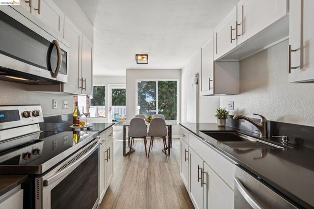 214 Bayside Ct, Richmond, CA 94804