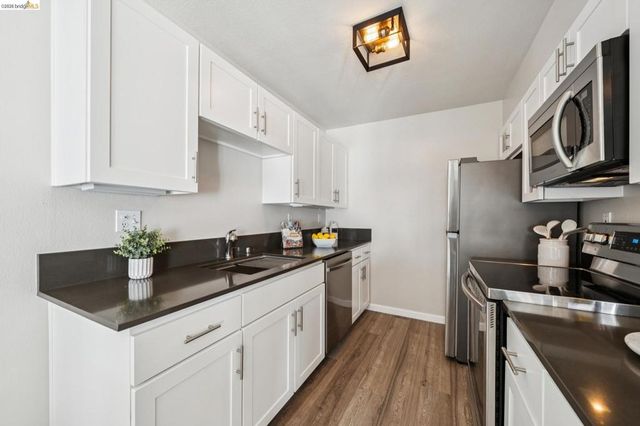 214 Bayside Ct, Richmond, CA 94804