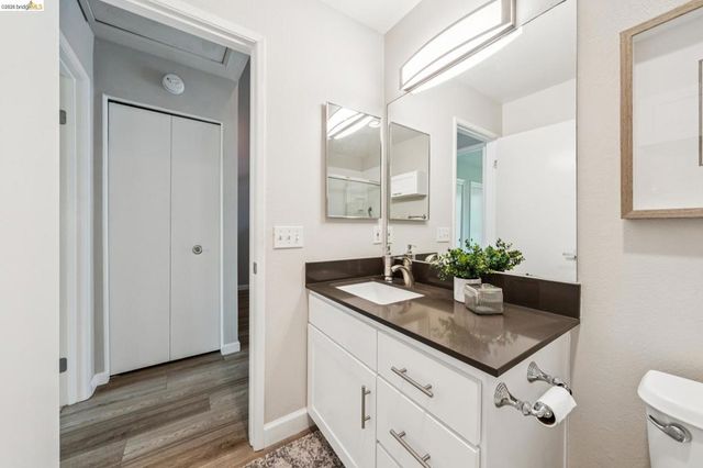 214 Bayside Ct, Richmond, CA 94804