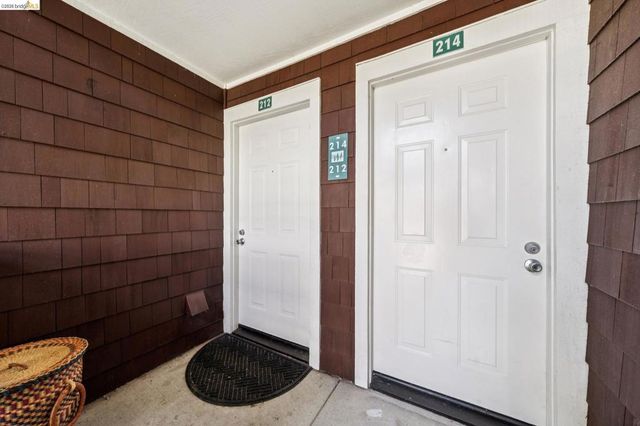 214 Bayside Ct, Richmond, CA 94804