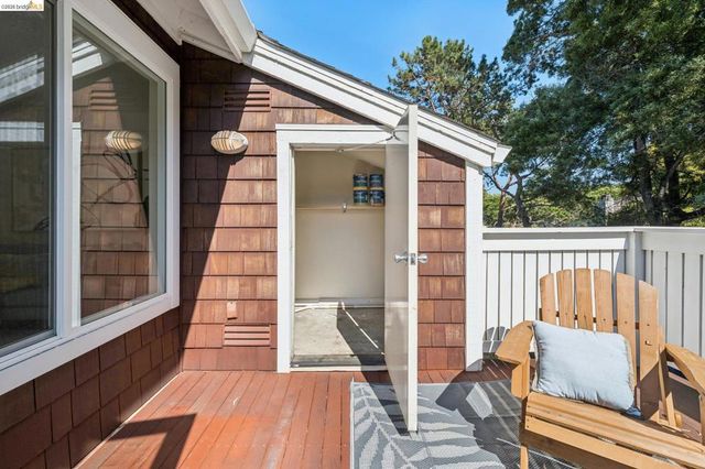 214 Bayside Ct, Richmond, CA 94804