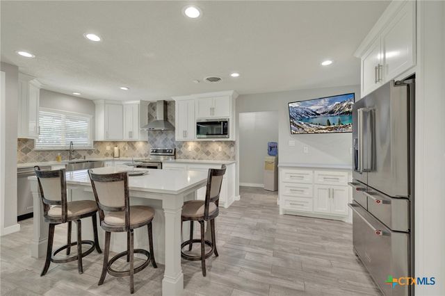 635 Riverside Path, Canyon Lake, TX 78133