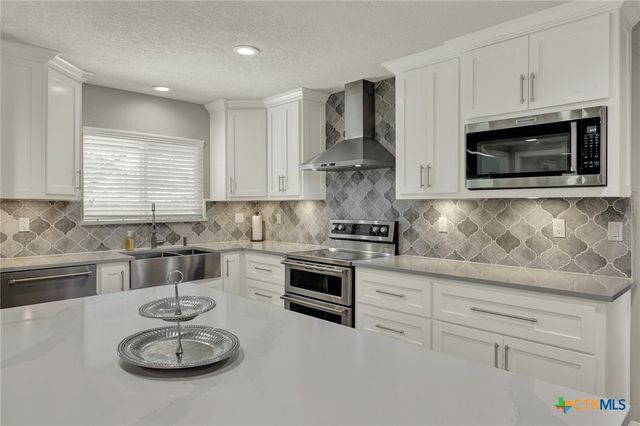 635 Riverside Path, Canyon Lake, TX 78133