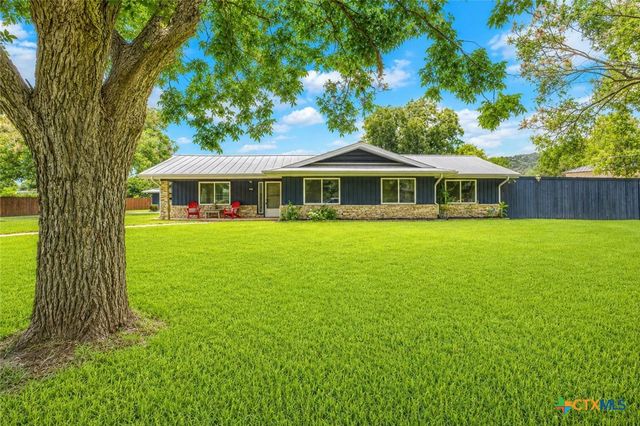 635 Riverside Path, Canyon Lake, TX 78133