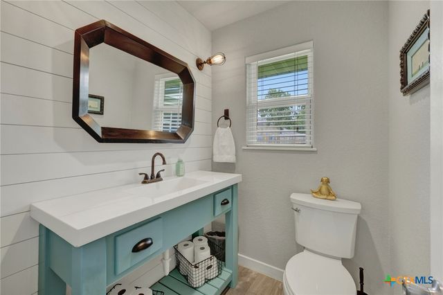 635 Riverside Path, Canyon Lake, TX 78133