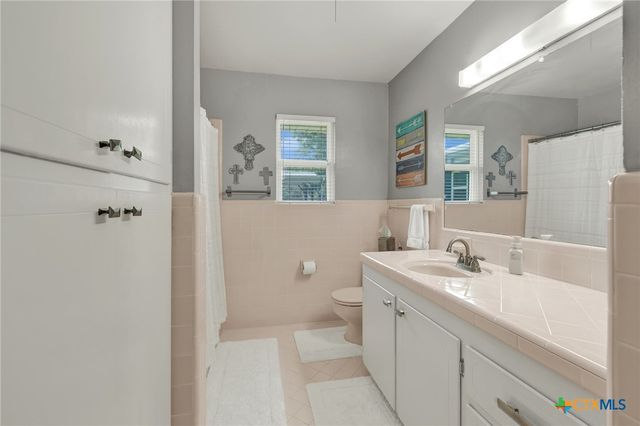 635 Riverside Path, Canyon Lake, TX 78133