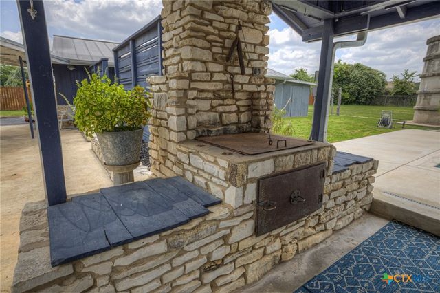 635 Riverside Path, Canyon Lake, TX 78133
