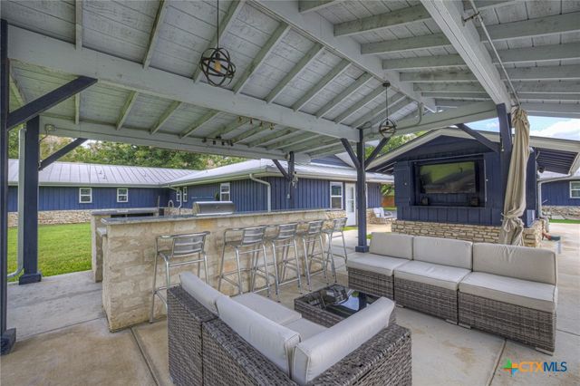 635 Riverside Path, Canyon Lake, TX 78133