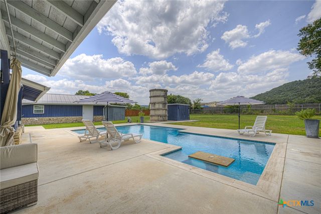 635 Riverside Path, Canyon Lake, TX 78133
