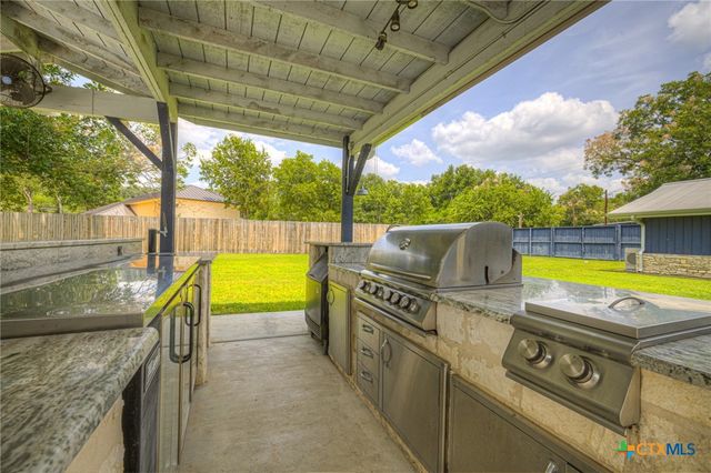 635 Riverside Path, Canyon Lake, TX 78133