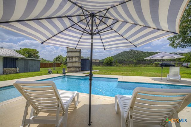 635 Riverside Path, Canyon Lake, TX 78133