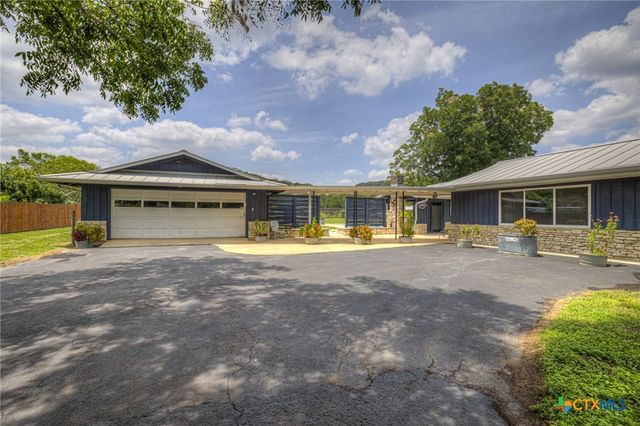 635 Riverside Path, Canyon Lake, TX 78133
