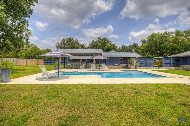 635 Riverside Path, Canyon Lake, TX 78133