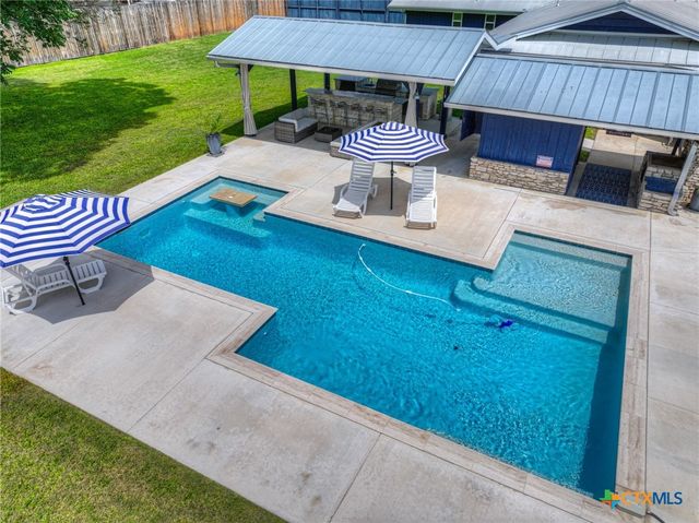 635 Riverside Path, Canyon Lake, TX 78133
